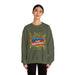 Une femme porte un sweatshirt vert olive avec l'inscription Jésus est mon superhéros.