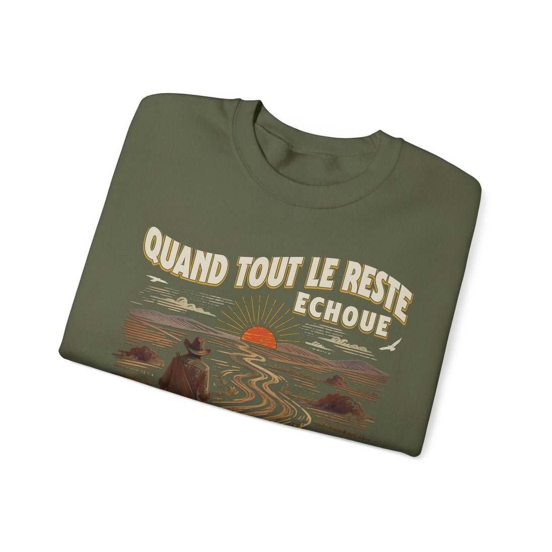 Sweat-shirt vert olive plié avec une illustration de cowboy face à un coucher de soleil.