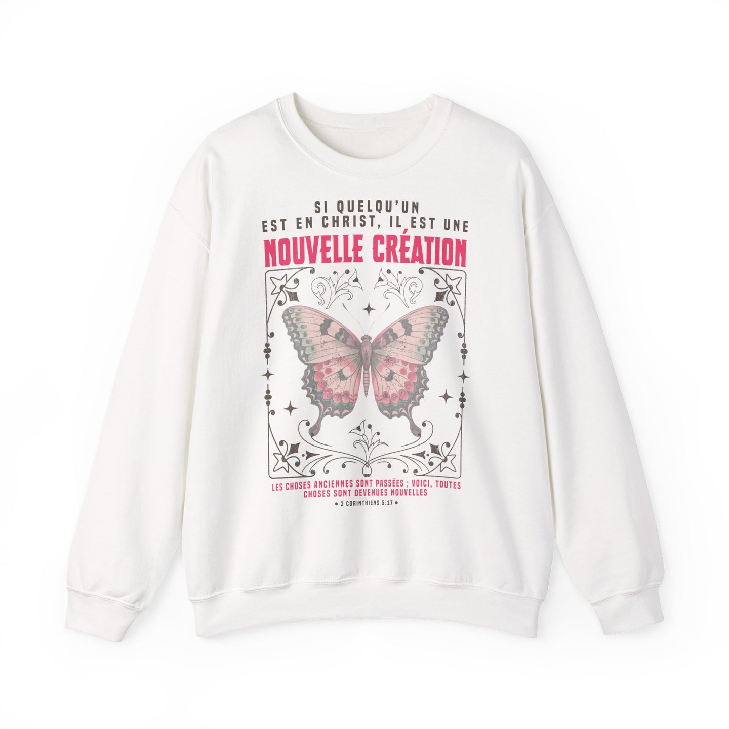 Sweat blanc avec papillon vintage et texte biblique en français sur la nouvelle création.
