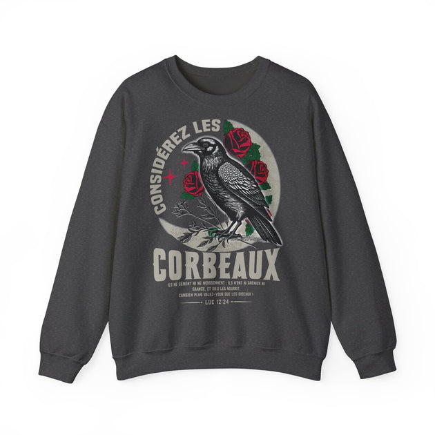 Sweat-shirt gris anthracite avec une illustration de corbeau, de roses et un verset biblique.