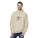 Un homme porte un sweat à capuche beige avec une illustration de poisson et un texte religieux.