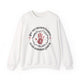 Sweat-shirt blanc à col rond avec une impression religieuse rouge et noire sur la poitrine.