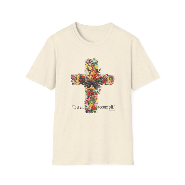 T-shirt beige chiné pour femme orné d'une croix fleurie avec une colombe et le texte Tout est accompli.