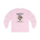 T-shirt rose à manches longues avec un motif floral et religieux centré sur la poitrine.