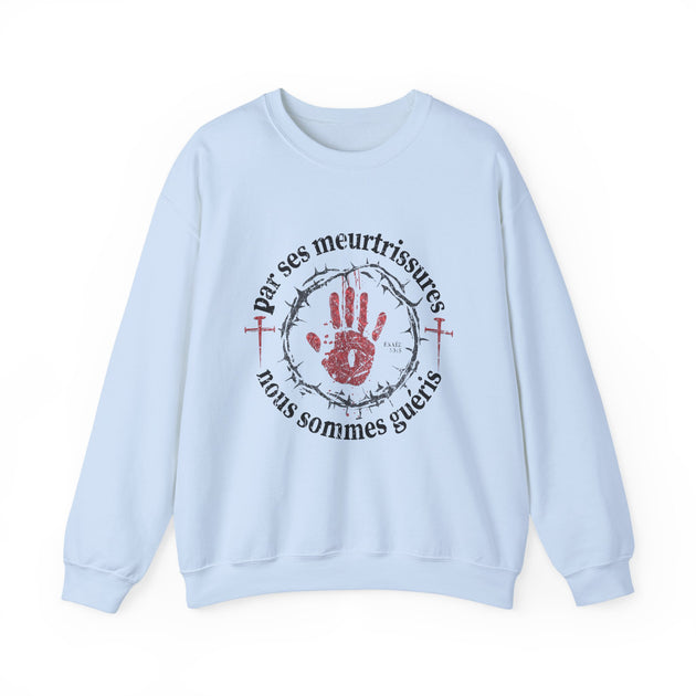Sweatshirt blanc avec design chrétien : main rouge, couronne d'épines et texte biblique en français.