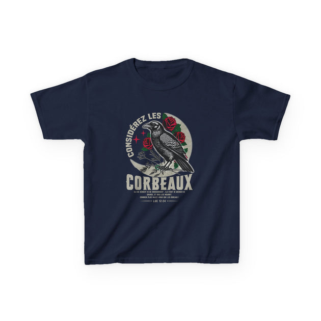 T-shirt bleu marine pour enfant avec une illustration de corbeau, de roses et un verset biblique.