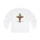 T-shirt blanc à manches longues avec croix fleurie et texte "Tout est accompli".