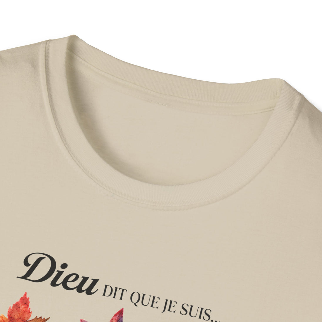 T-shirt beige pour femme avec l'inscription Dieu dit que je suis imprimée sur le devant.