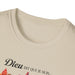 T-shirt beige pour femme avec l'inscription Dieu dit que je suis imprimée sur le devant.
