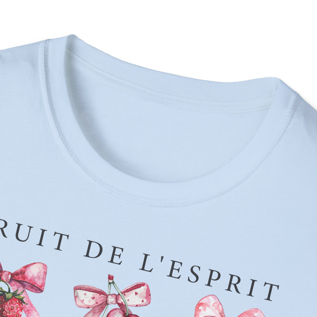 T-shirt bleu clair pour femme avec l'inscription Fruit de l'Esprit et des motifs de cerises.