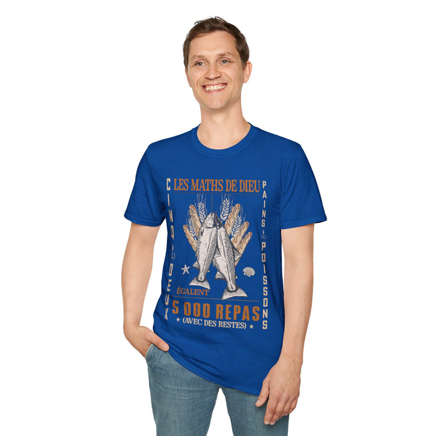 Un homme porte un t-shirt bleu avec une illustration chrétienne sur le thème de la multiplication.
