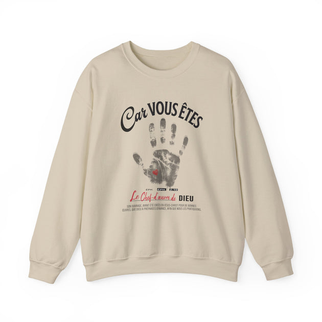 Sweat-shirt beige à col rond avec une empreinte de main et le texte Car vous êtes le chef-d'œuvre.