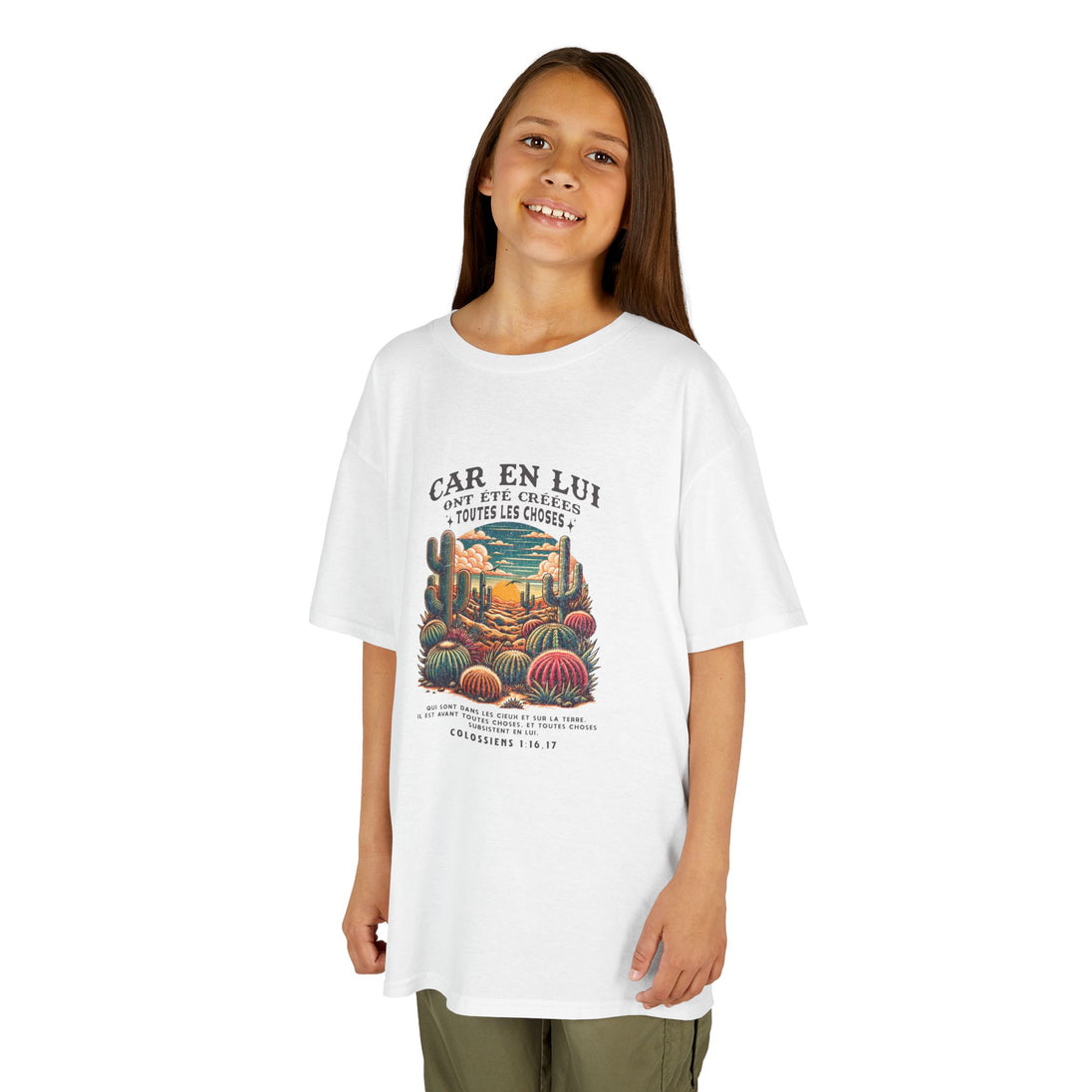 T-shirt blanc enfant avec illustration de cactus et verset biblique Colossiens 1:16,17 en français.