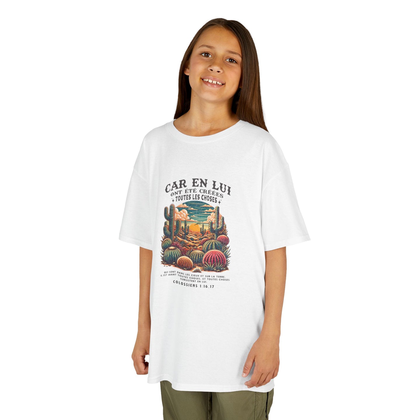 T-shirt blanc enfant avec illustration de cactus et verset biblique Colossiens 1:16,17 en français.