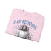 Sweat-shirt rose pâle plié avec l'inscription Il est ressuscité et une image de Jésus.
