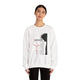 Une femme porte un sweat-shirt blanc avec une illustration de Jésus et des inscriptions en français.