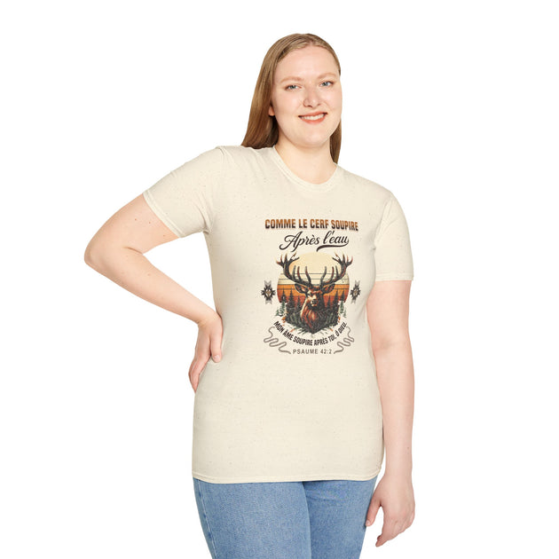 T-shirt beige pour femme avec une illustration de cerf et le texte biblique Psaume 42:2.