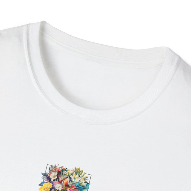 T-shirt blanc pour femme avec un col rond côtelé et un motif floral imprimé.