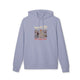 Sweat-shirt à capuche bleu lavande avec une illustration de cowboy et un texte religieux.