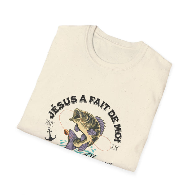 T-shirt beige plié avec une illustration de poisson, une ancre et le texte Jésus a fait de moi.