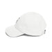 Casquette blanche en coton avec une inscription noire sur le côté et une boucle de réglage.