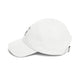 Casquette blanche en coton avec une inscription noire sur le côté et une boucle de réglage.