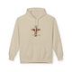 Sweat à capuche beige pour femme avec une croix florale et l'inscription Tout est accompli.