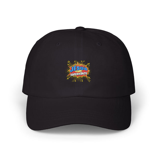 Casquette noire en coton avec un écusson brodé coloré portant l'inscription Jésus est mon superhéros.