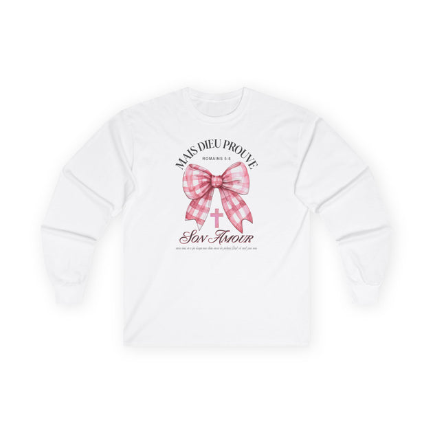 T-shirt blanc à manches longues pour femme avec un nœud vichy rose et une croix imprimés.