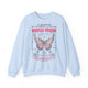 Sweat-shirt bleu clair avec un papillon et un verset biblique imprimés sur le devant.