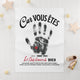 Couverture blanche pour bébé avec une empreinte de main noire, un cœur rouge et un verset biblique.