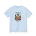 T-shirt bleu clair pour enfant avec une illustration de désert et un verset biblique imprimé.
