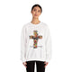 Sweat-shirt blanc pour femme orné d'une croix florale et de l'inscription Tout est accompli.