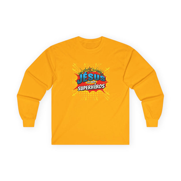 T-shirt jaune à manches longues avec un motif style bande dessinée Jésus est mon superhéros.