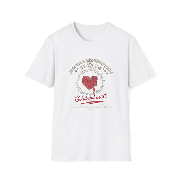 T-shirt blanc pour femme avec un motif de cœur entouré d'une couronne d'épines et texte religieux.