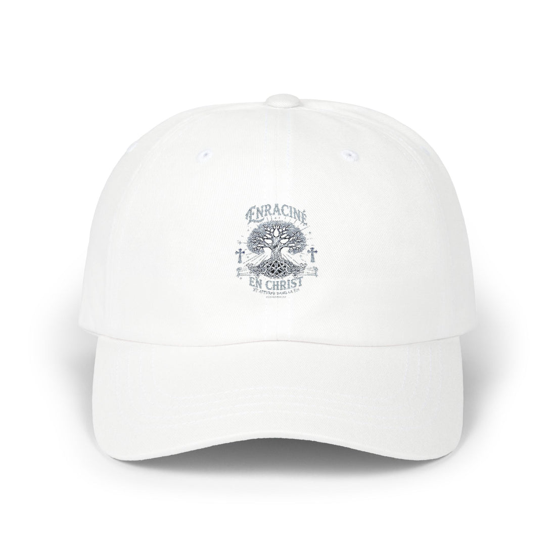 Casquette blanche de style dad cap avec un motif imprimé Enraciné en Christ sur le devant.
