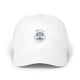 Casquette blanche de style dad cap avec un motif imprimé Enraciné en Christ sur le devant.