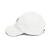 Casquette blanche en coton avec un petit motif brodé sur le côté.