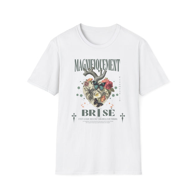 T-shirt blanc pour homme avec un motif de cœur floral et le texte Magnifiquement Brisé.