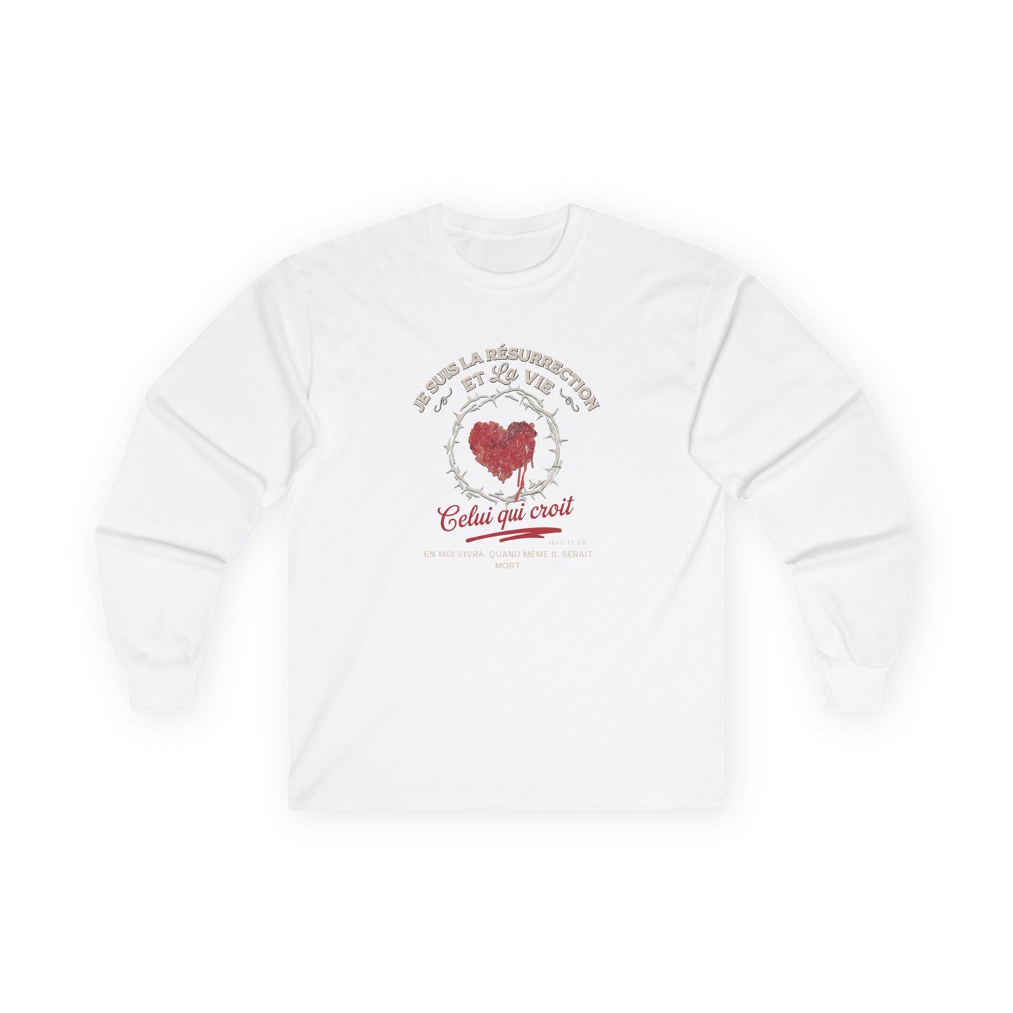 T-shirt blanc à manches longues pour homme avec un motif de cœur entouré d'épines.