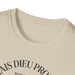 T-shirt beige pour femme avec une inscription noire sur le col.