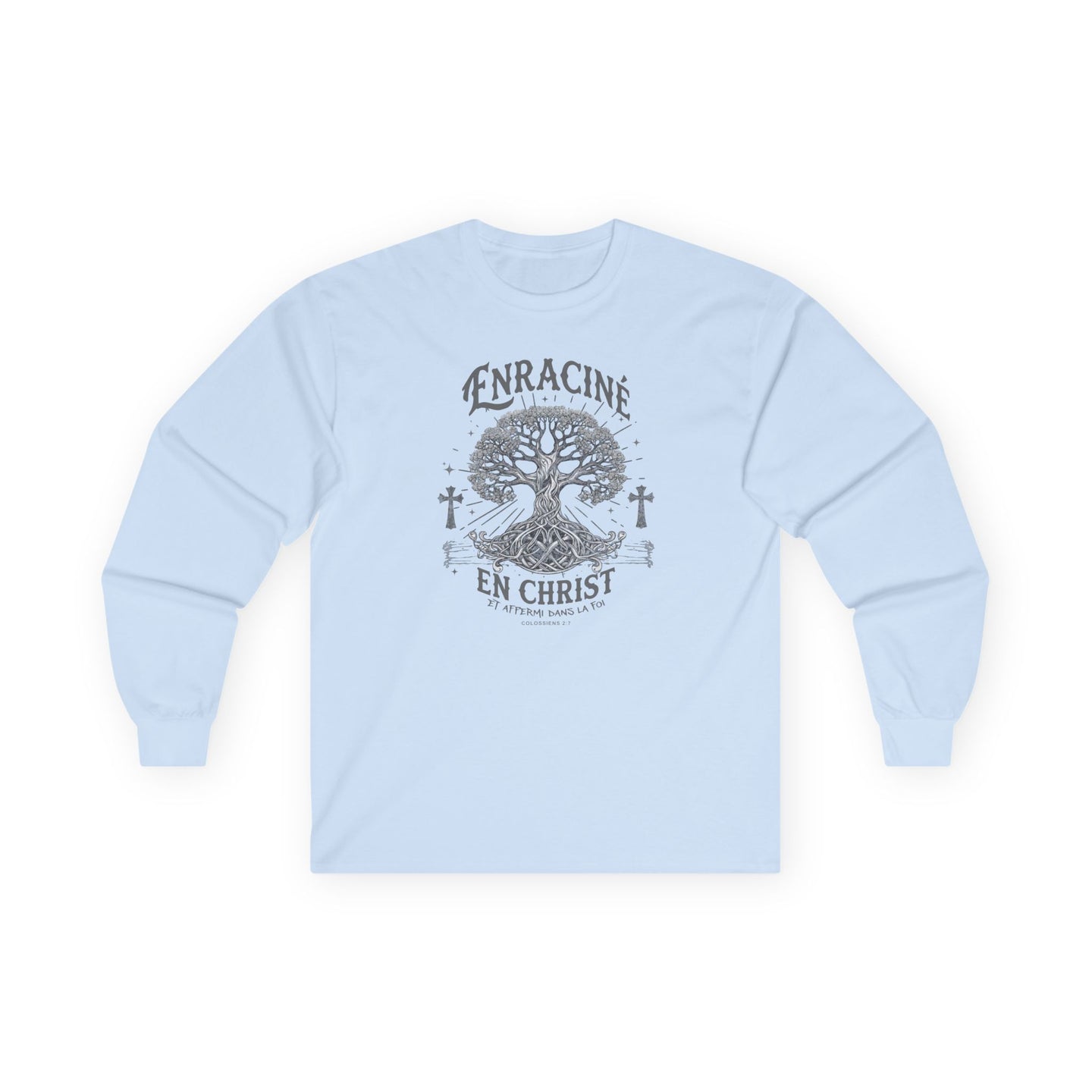 T-shirt à manches longues bleu clair avec un motif d'arbre et le texte Enraciné en Christ.