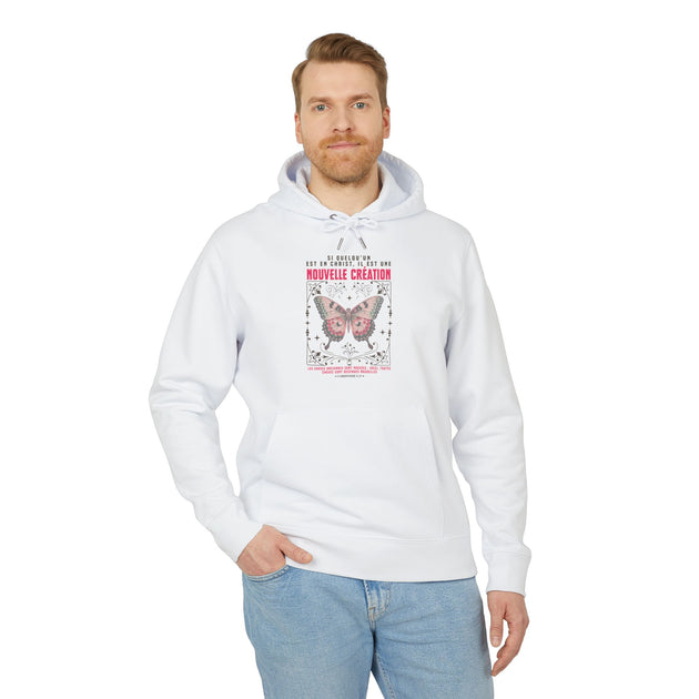 Sweat à capuche blanc avec motif papillon vintage et texte biblique en français.
