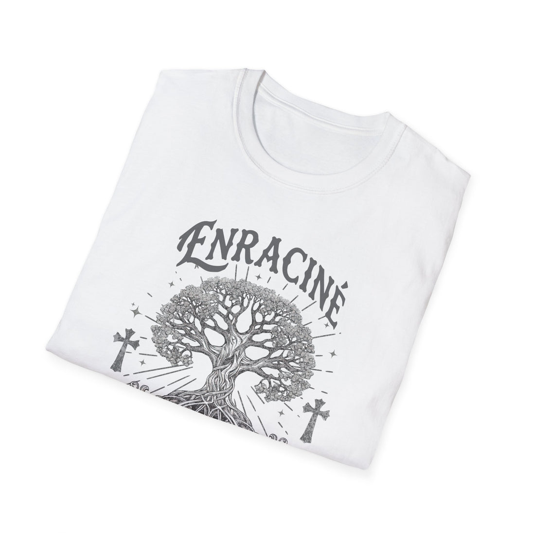 T-shirt blanc pour femme avec une illustration d'arbre, de croix et le mot Enraciné.