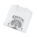 T-shirt blanc pour femme avec une illustration d'arbre, de croix et le mot Enraciné.