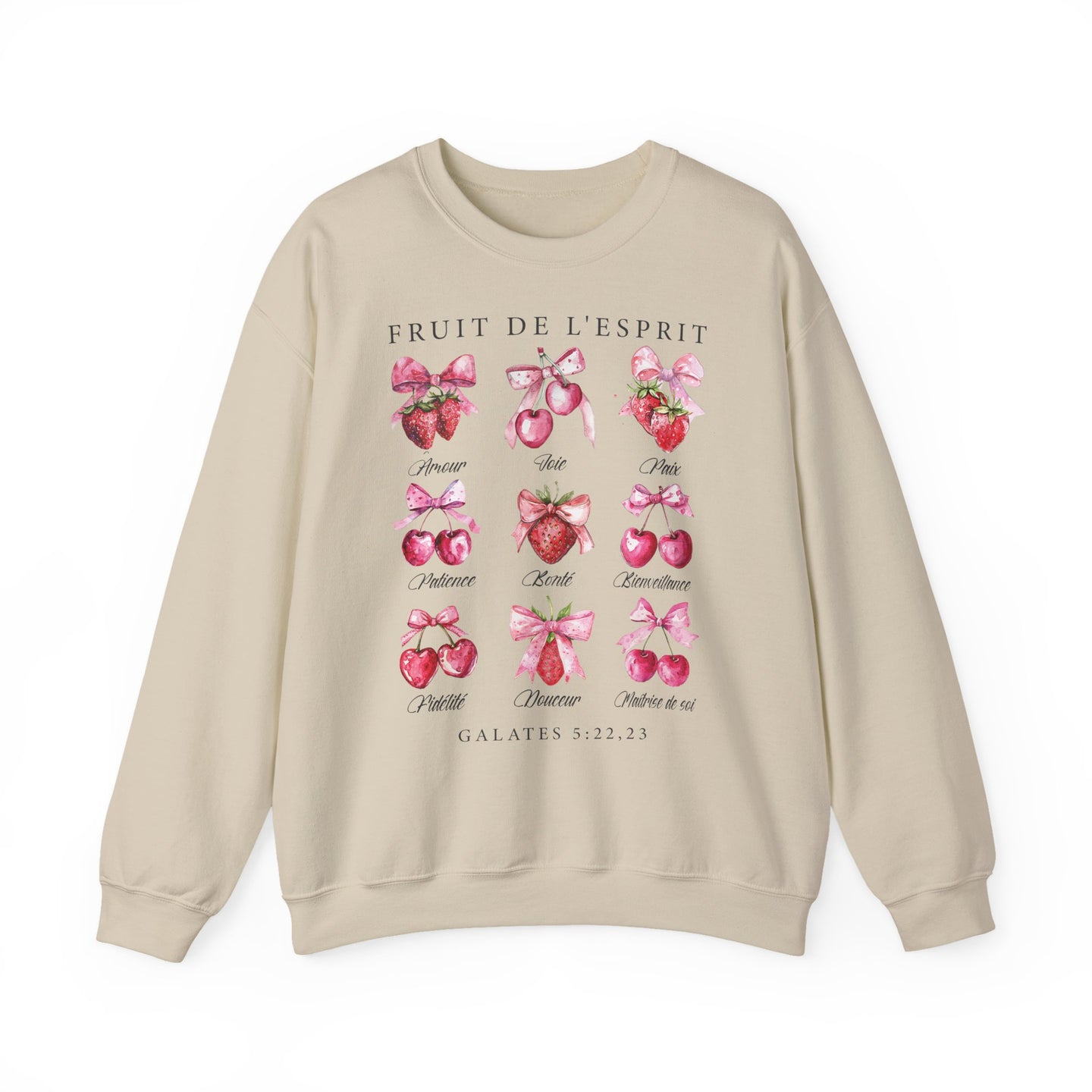 Sweat-shirt beige illustré de fruits et de nœuds roses avec le texte Fruit de l'Esprit.