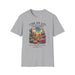 T-shirt gris à col rond avec une illustration de désert et un verset biblique en français.