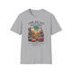 T-shirt gris à col rond avec une illustration de désert et un verset biblique en français.