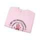 Sweat-shirt rose plié avec une couronne d'épines, une main ensanglantée et le texte Esaïe 53:5.
