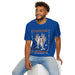 Un homme porte un t-shirt bleu avec une illustration chrétienne sur le thème de la multiplication.